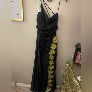 Black mexican style dress with gold roses (vestido artesanal elegante)
